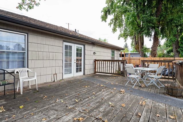 861 SE M Street, Grants Pass, OR 97526