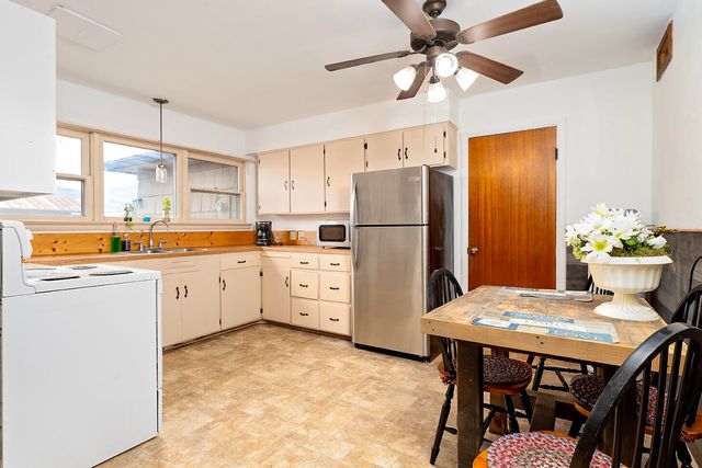 861 SE M Street, Grants Pass, OR 97526