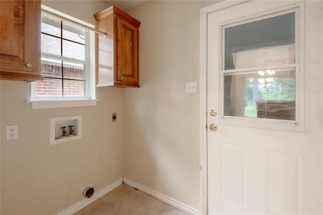 215 Bridgeview Drive, Onalaska, TX 77360