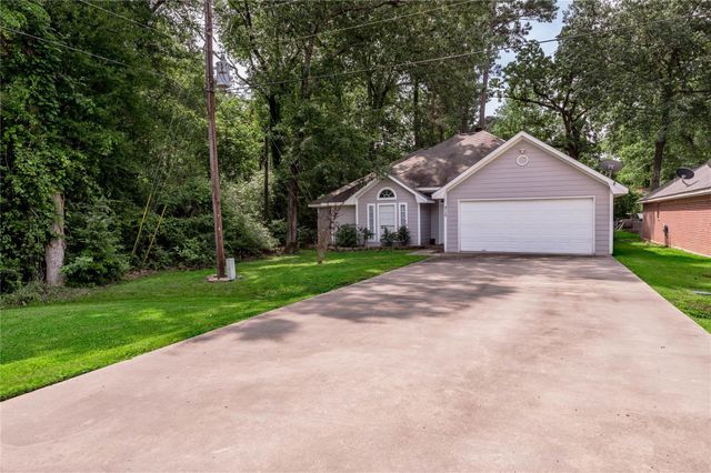215 Bridgeview Drive, Onalaska, TX 77360