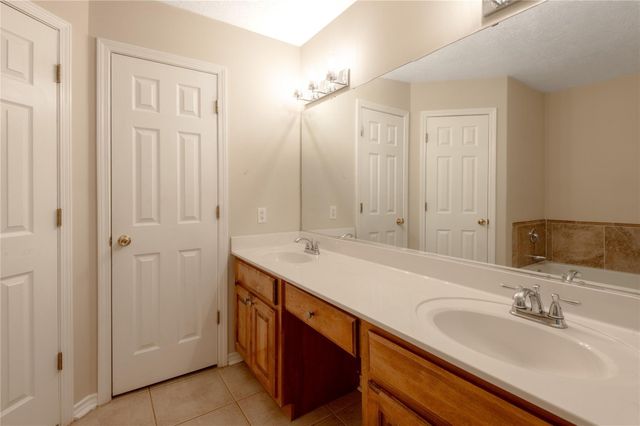 215 Bridgeview Drive, Onalaska, TX 77360