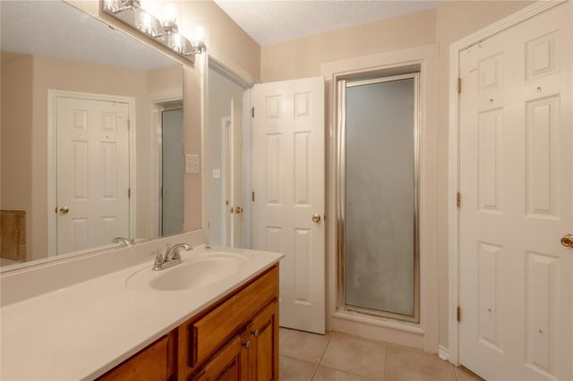 215 Bridgeview Drive, Onalaska, TX 77360