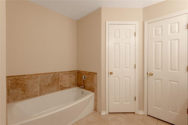 215 Bridgeview Drive, Onalaska, TX 77360