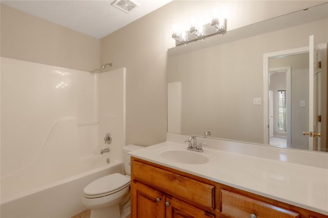 215 Bridgeview Drive, Onalaska, TX 77360