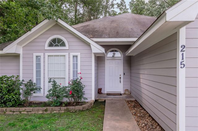 215 Bridgeview Drive, Onalaska, TX 77360