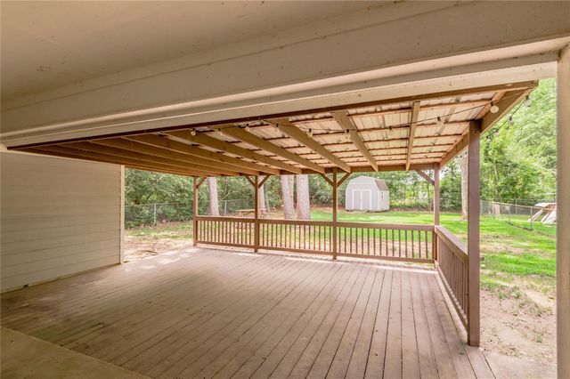215 Bridgeview Drive, Onalaska, TX 77360