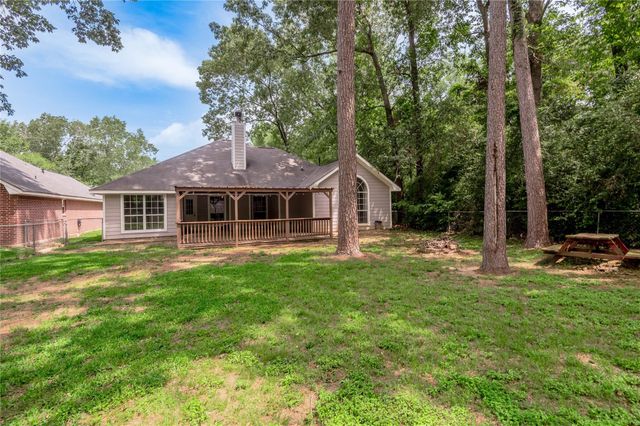 215 Bridgeview Drive, Onalaska, TX 77360