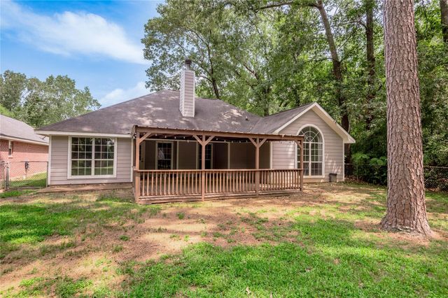 215 Bridgeview Drive, Onalaska, TX 77360