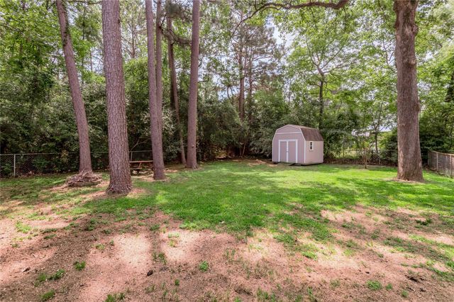 215 Bridgeview Drive, Onalaska, TX 77360