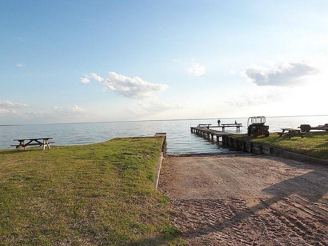 215 Bridgeview Drive, Onalaska, TX 77360