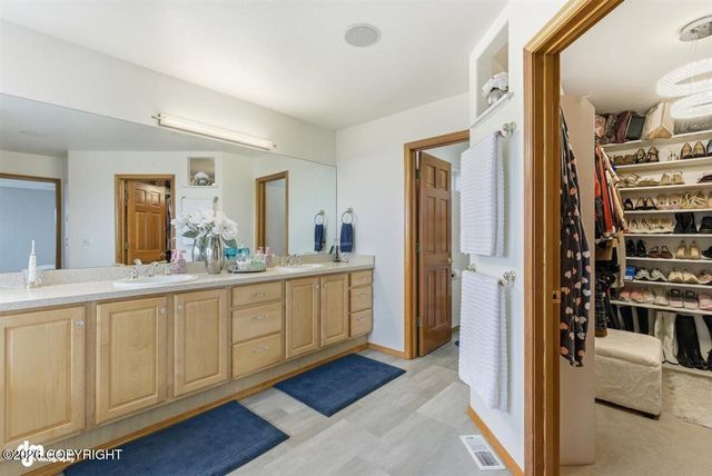 16102 Bridgeview Drive, Anchorage, AK 99516