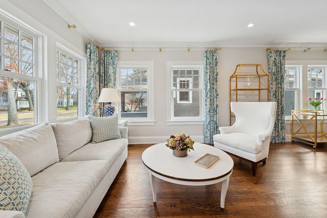 925 Ashland Avenue, Wilmette, IL 60091