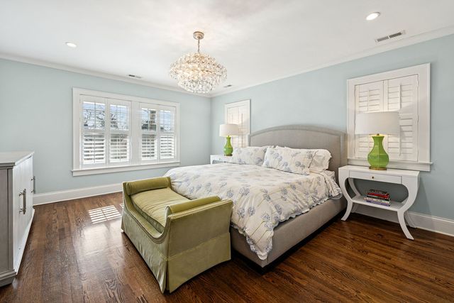 925 Ashland Avenue, Wilmette, IL 60091