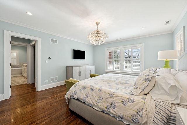 925 Ashland Avenue, Wilmette, IL 60091