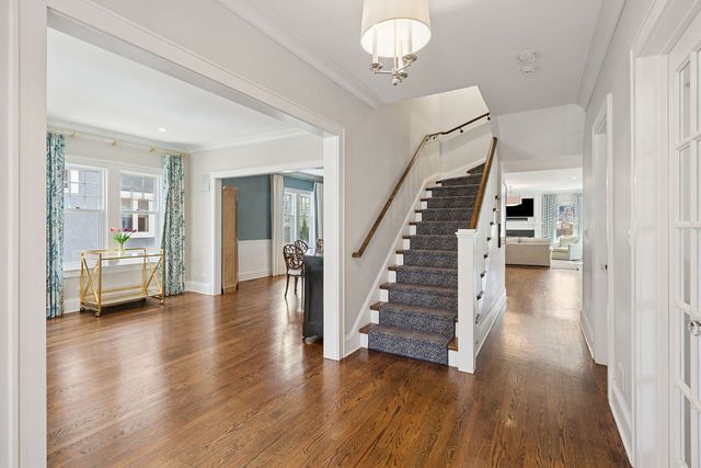 925 Ashland Avenue, Wilmette, IL 60091