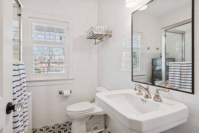 925 Ashland Avenue, Wilmette, IL 60091