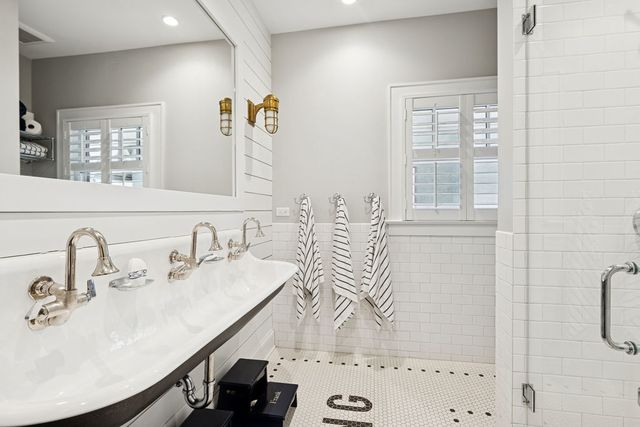 925 Ashland Avenue, Wilmette, IL 60091