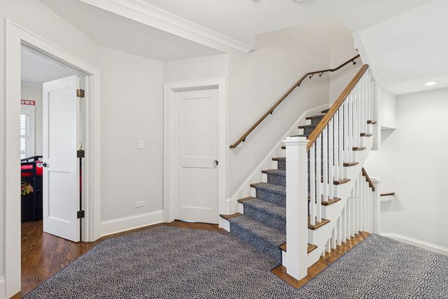 925 Ashland Avenue, Wilmette, IL 60091