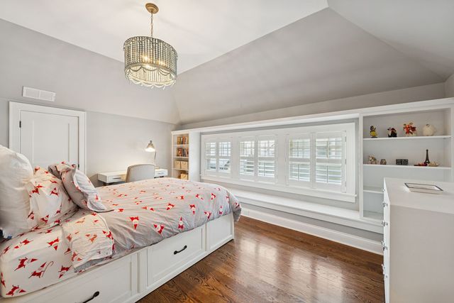 925 Ashland Avenue, Wilmette, IL 60091