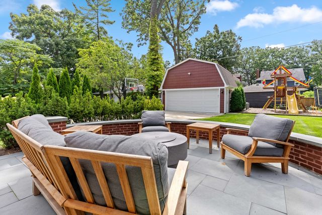 925 Ashland Avenue, Wilmette, IL 60091