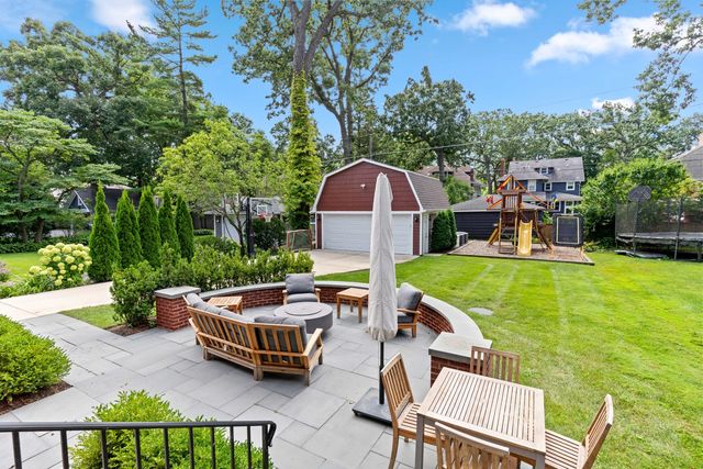 925 Ashland Avenue, Wilmette, IL 60091