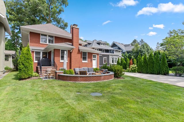 925 Ashland Avenue, Wilmette, IL 60091