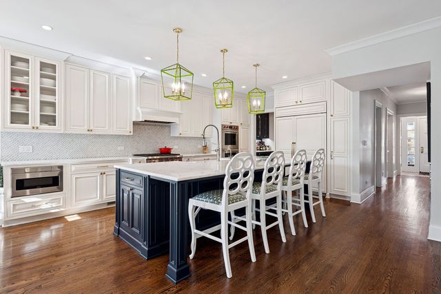925 Ashland Avenue, Wilmette, IL 60091