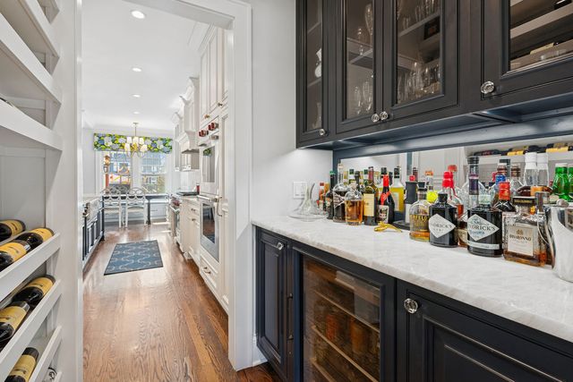 925 Ashland Avenue, Wilmette, IL 60091
