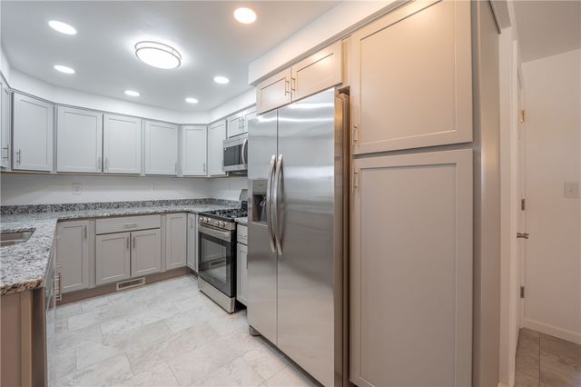 1104 Lakeview Dr, Unity Twp, PA 15650