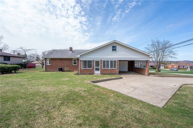 1104 Lakeview Dr, Unity Twp, PA 15650