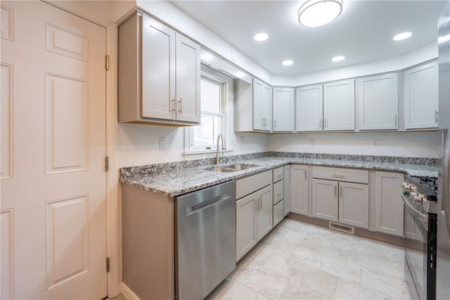 1104 Lakeview Dr, Unity Twp, PA 15650