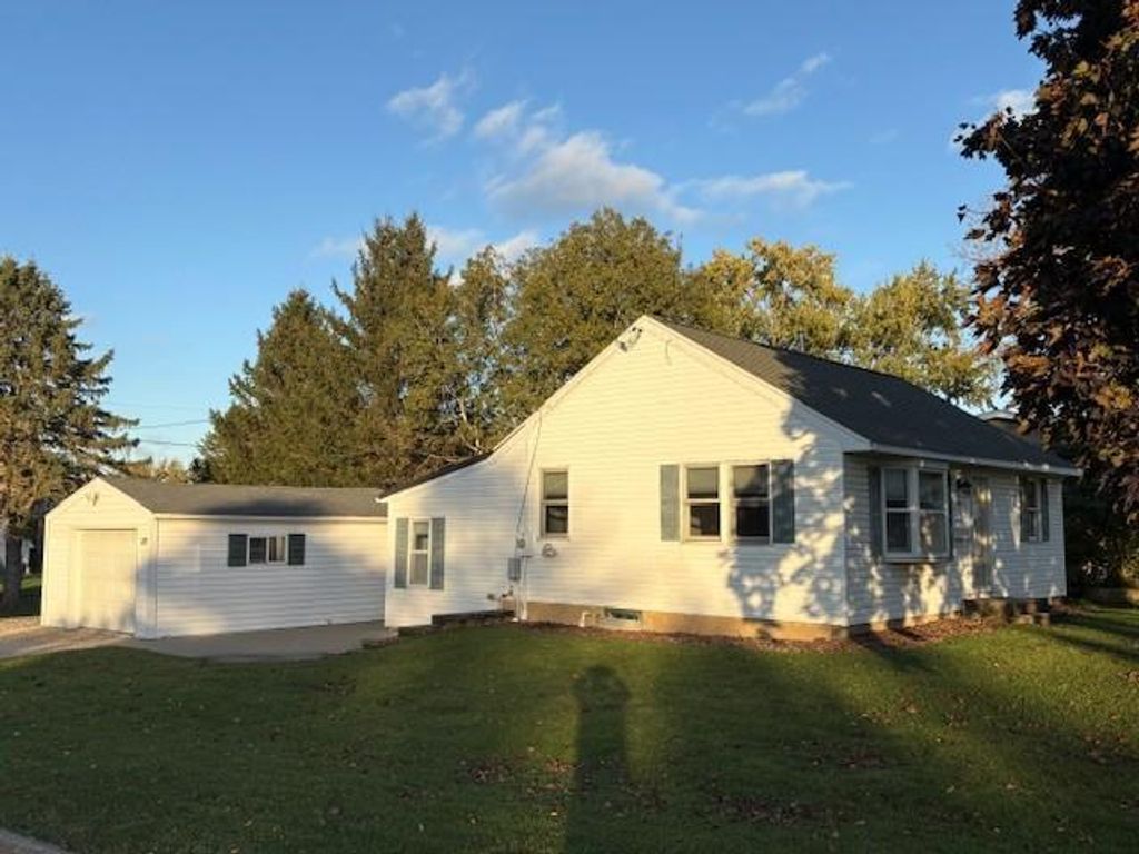 227 4th Street SW, Eyota, MN 55934