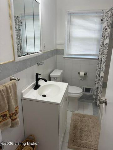 6012 Robinhood Ln, Louisville, KY 40219
