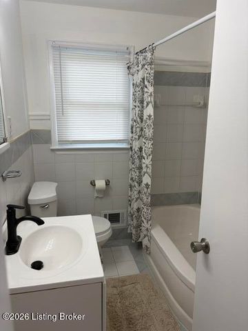 6012 Robinhood Ln, Louisville, KY 40219
