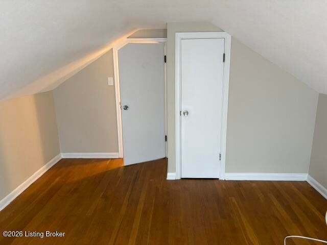 6012 Robinhood Ln, Louisville, KY 40219