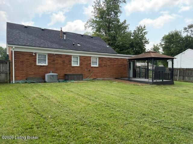 6012 Robinhood Ln, Louisville, KY 40219