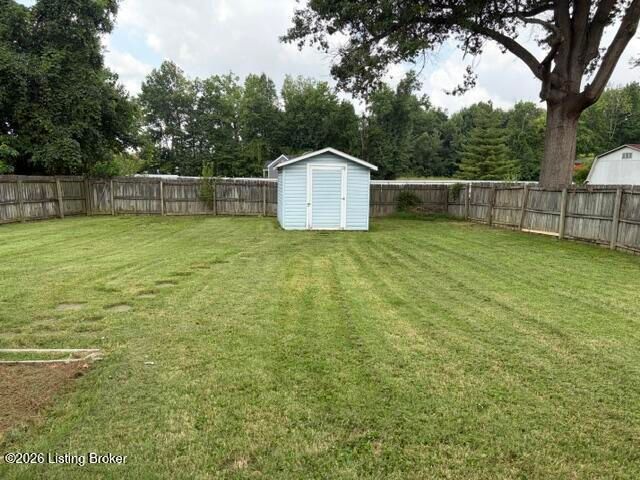 6012 Robinhood Ln, Louisville, KY 40219