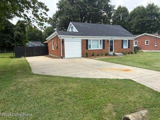 6012 Robinhood Ln, Louisville, KY 40219