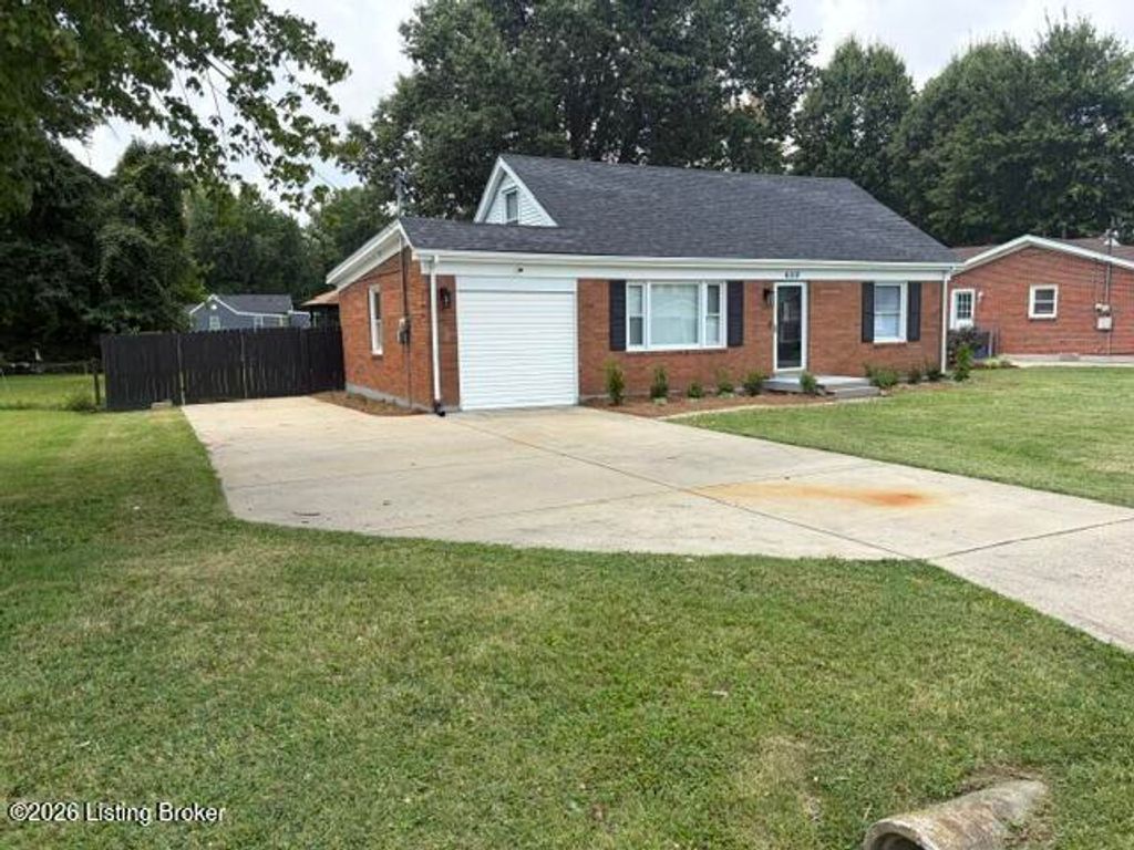 6012 Robinhood Ln, Louisville, KY 40219