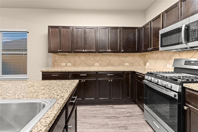 407 Camellia DR, Hutto, TX 78634