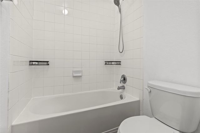 407 Camellia DR, Hutto, TX 78634