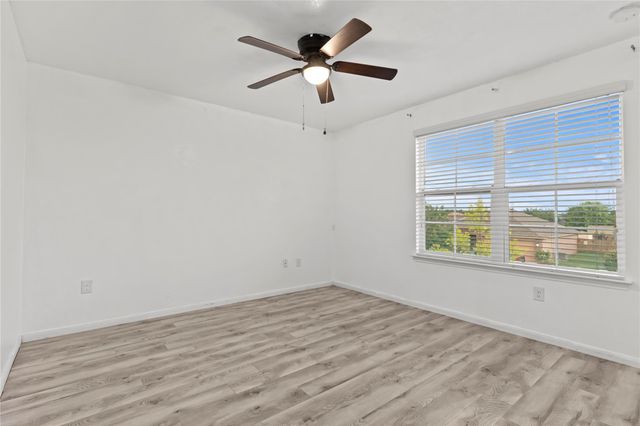 407 Camellia DR, Hutto, TX 78634