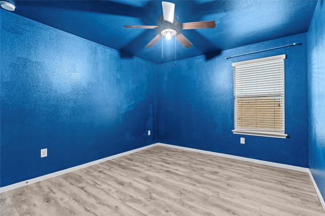 407 Camellia DR, Hutto, TX 78634