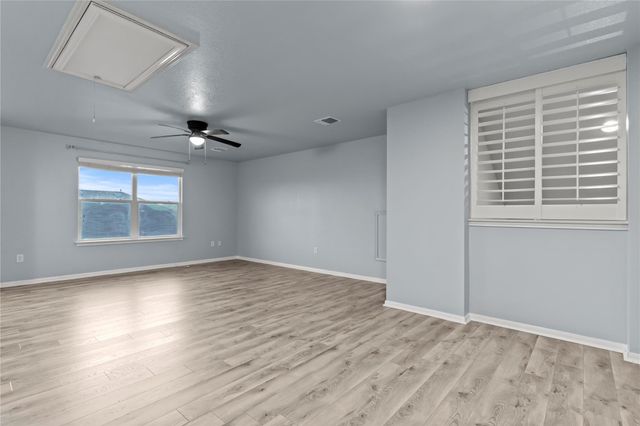 407 Camellia DR, Hutto, TX 78634
