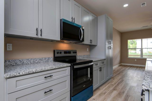 2101 N 26th Street, Ozark, MO 65721