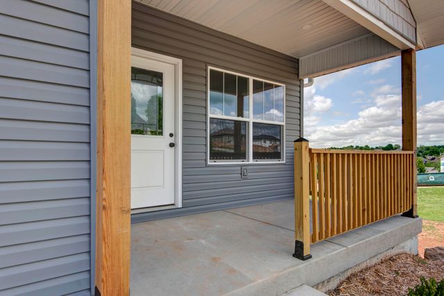 2101 N 26th Street, Ozark, MO 65721