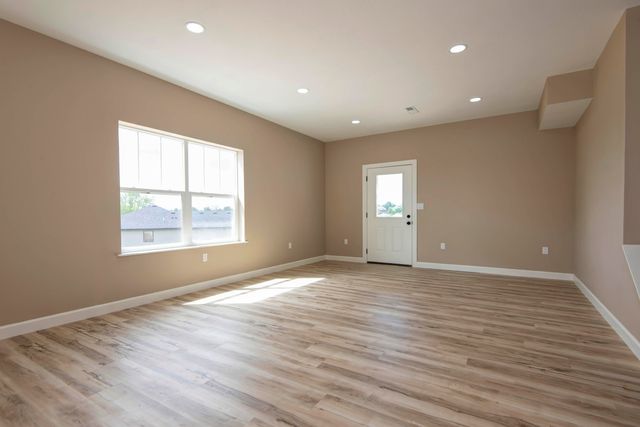 2101 N 26th Street, Ozark, MO 65721
