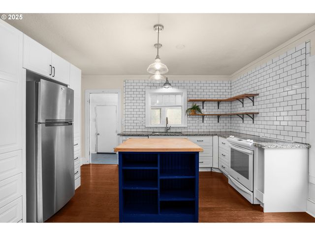 2828 Se 131ST Ave, Portland, OR 97236