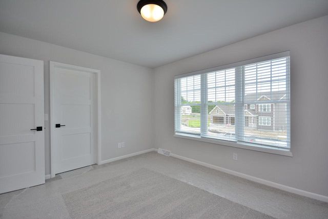 641 Standing Stone DRIVE, Waukesha, WI 53189