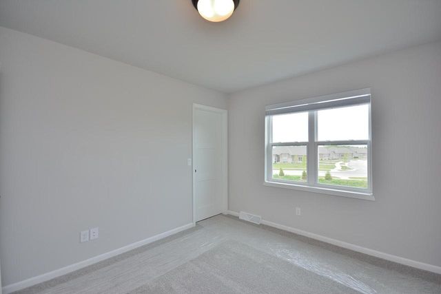 641 Standing Stone DRIVE, Waukesha, WI 53189